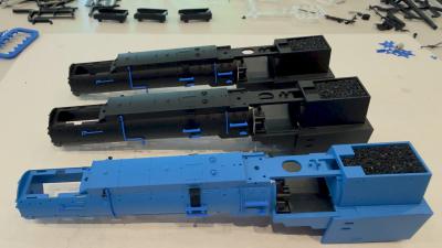 Gehäuse Roco CSD 477 Papagei Modelleisenbahn Dampflokomotive in H0