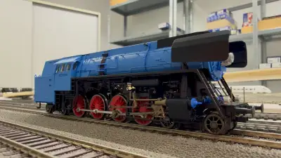 Roco Dampflokomotive Modell H0 CSD 477 Papagei Prototyp Entwicklung
