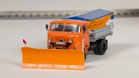 IFA W50 Winterdienst mit Schneepflug und Streu-Aufsatz