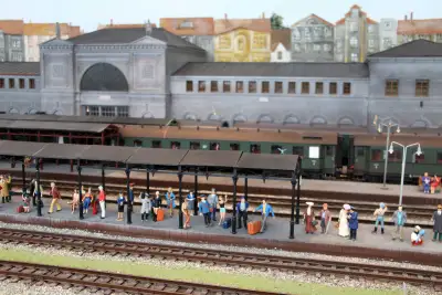 Automobilmuseum EFA mobile Zeiten Amerang Modelleisenbahn in Spur II Bahnsteig