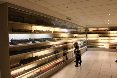 Automobilmuseum EFA mobile Zeiten Amerang Modelleisenbahn in Spur II Vitrinen