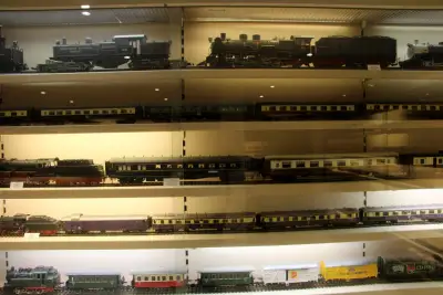 Automobilmuseum EFA mobile Zeiten Amerang Modelleisenbahn in Spur II Modellbahn-Vitrine
