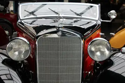 Automobilmuseum EFA Mobile Zeiten in Amerang, Oldtimer Mercedes Kühlergrill