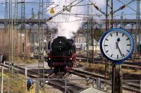 Schnellzug-Dampflokomotive 01 180 auf der Drehscheibe der Lokwelt Freilassing - Frontansicht
