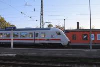 IC Steuerwagen vor dem Bahnhof Freilassing