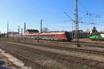 ÖBB Railjet am ehemaligen Betriebswerk Freilassing