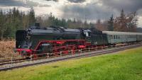 Die Dampflokomotive 01 066 mit einem Sonderzug in Freilassing