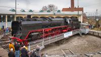 Die Dampflokomotive 01 066 mit einem Sonderzug in Freilassing