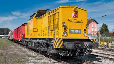 Ausbildungszug Gefahrgut vor der Lokwelt Freilassing DB 203 307-4