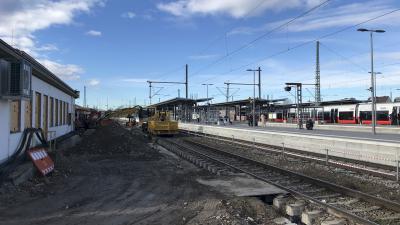Bahnhof Freilassing Gleis 1 Bauarbeiten Zweiwegebagger