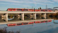 Dieseltriebwagen DB Regio Arriva auf der Saalach-Brücke