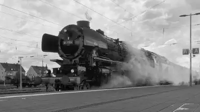 Schnellzug-Dampflokomotive DB 01 1104 mit einem Sonderzug in Freilassing