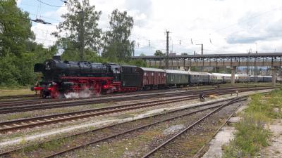 Dampflokomotive DB 01 1104 mit einem Sonderzug in Freilassing