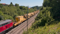 Diesellokomotive H.F. Wiebe HFW 215 023-3 Gleisbauzug Strass