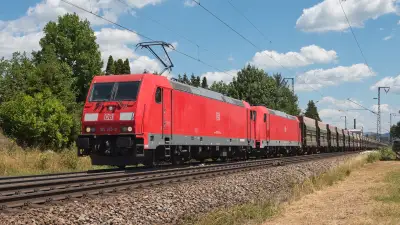 Elektrolokomotive Deutsche Bahn DB 185 315-9 in Doppeltraktion in Freilassing