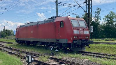 Elektrolokomotive Bombardier TRAXX DB 185 083-3 am ehemaligen Betriebswerk Freilassing