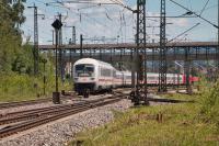 Ein Intercity am Bahnhof Freilassing