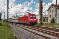 Die Lokomotive 101 069 mit einem Intercity