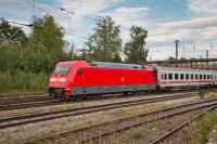 Elektrolok 101 015 mit einem Intercity