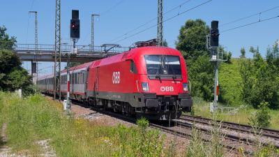 Elektrolokomotive ÖBB 1016 012 Taurus Niederstrass