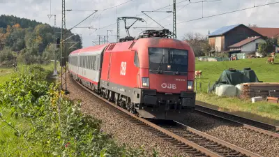 Elektrolokomotive ÖBB Taurus 1016 043 Niederstrass