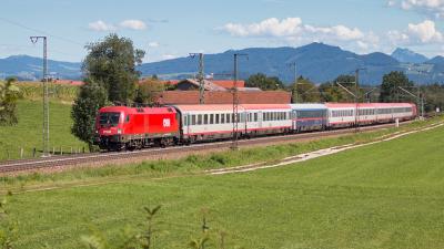 Elektrolokomotive ÖBB Taurus 1016 025 Niederstrass