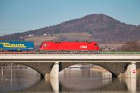 ÖBB 1016 002 mit einem Güterzug