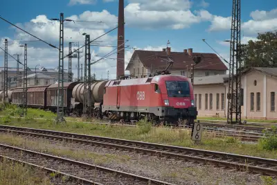ÖBB 1016 044 mit einem Güterzug