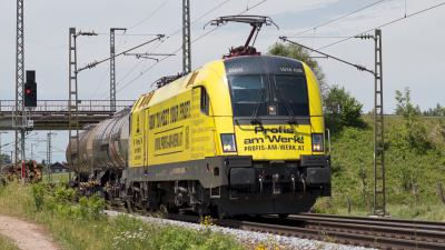 Elektrolokomotive ÖBB Taurus 1016 20 Profis am Werk bei Niederstrass