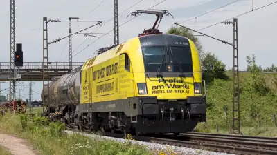 Elektrolokomotive ÖBB Taurus 1016 20 Profis am Werk bei Niederstrass
