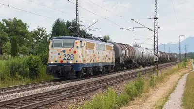 Elektrolokomotive SMART RAIL 111 226 Kesselzug Niederstrass