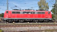 DB Elektrolokomotive Baureihe 111 066 in Freilassing Seitenansicht