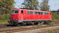 DB Elektrolokomotive Baureihe 111 066 in Freilassing am Bahnhof