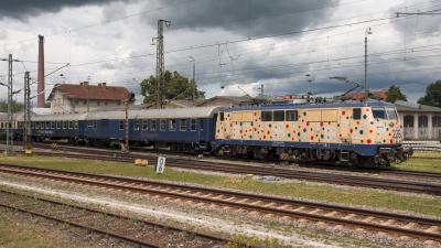 Elektrolokomotive SMART RAIL 111 226 am Ende eines Dampf-Sonderzuges