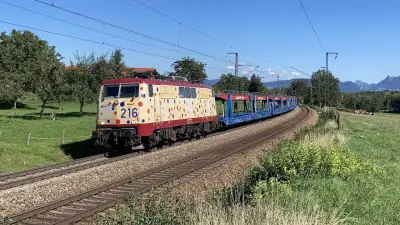Elektrolokomotive Bundesbahn-Klassiker SMARTRAIL 111 216 bei Niederstrass