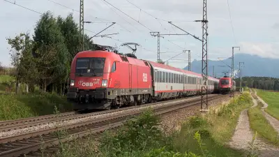 Elektrolokomotiven ÖBB Taurus 1116 166 und 1116 277