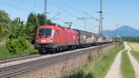 Elektrolok ÖBB Taurus 1116 093 Niederstrass Güterzug