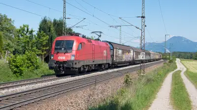Elektrolok ÖBB Taurus 1116 093 Niederstrass Güterzug
