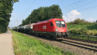 Elektrolokomotive ÖBB Taurus 1116 076 bei Freilassing