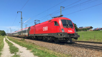 Elektrolokomotive ÖBB Taurus 1116 273 bei Niederstrass