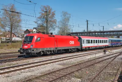 ÖBB Taurus 1116 090 mit einem Eurocity EC in Freilassing