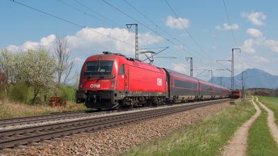 Elektrolokomotive ÖBB Taurus 1216 023 Railjet Niederstrass