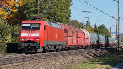 Elektrolokomotive DB 152 001-4 mit einem Müllzug in Freilassing