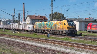 Zweikraftlokomotive STADLER Euro 9000 ELP 2019 323-5 in Freilassing