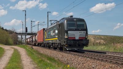Elektrolokomotive SIEMENS Vectron BEACON X4E-626 bei Niederstrass