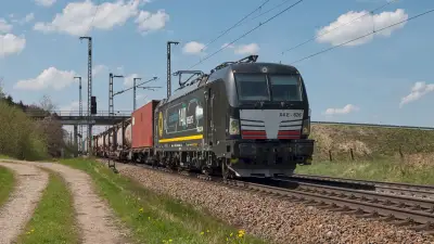Elektrolokomotive SIEMENS Vectron BEACON X4E-626 bei Niederstrass