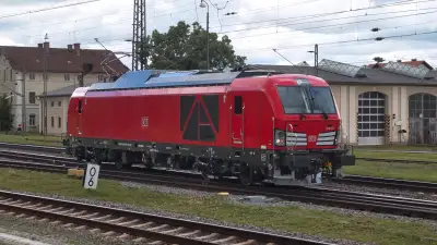 Zweikraft-Lokomotive Vectron DB 249 077 als Lokzug in Freilassing