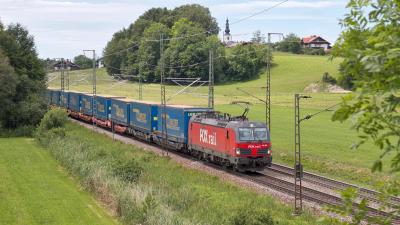 Elektrolokomotive FOX rail Vectron 193 996 Spedition Walter bei Niederstrass