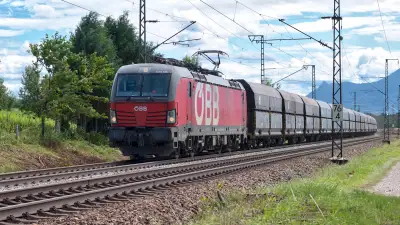 Elektrolokomotive ÖBB Vectron 1293 185 Güterzug Niederstrass