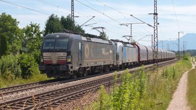 Elektrolokomotive MRCE X4E-626 und RAILPOOL 193 141 bei Niederstrass